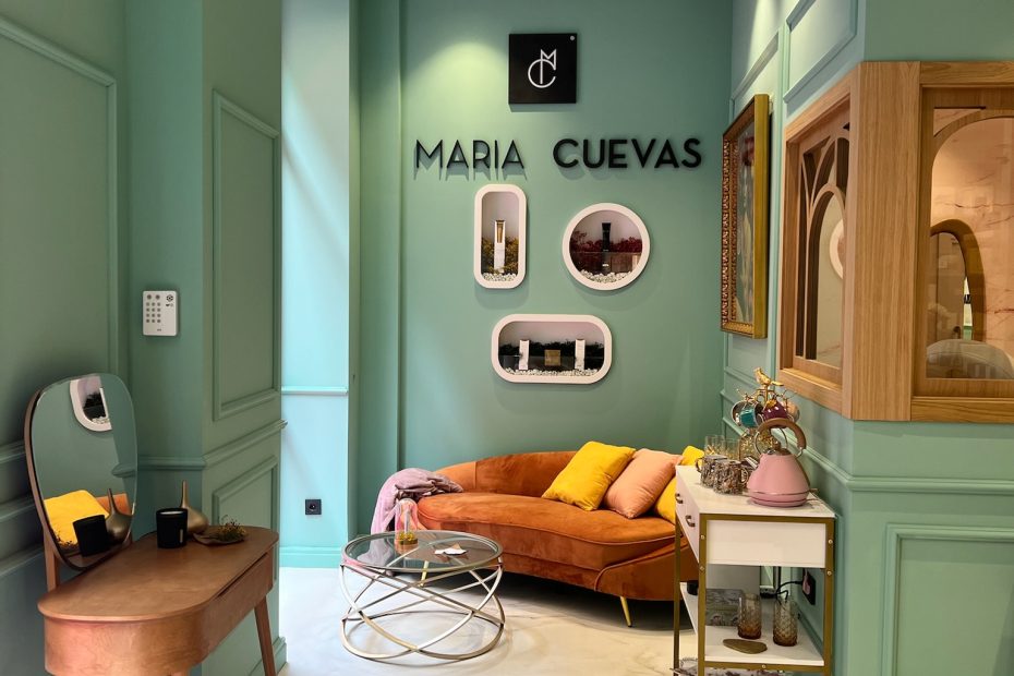 Centro de estética en Gijón con diseño de interiores moderno y elegante realizado por la interiorista Mar Vidal. Proyecto de interiorismo para crear un espacio acogedor y sofisticado, ideal para tratamientos de belleza y bienestar.